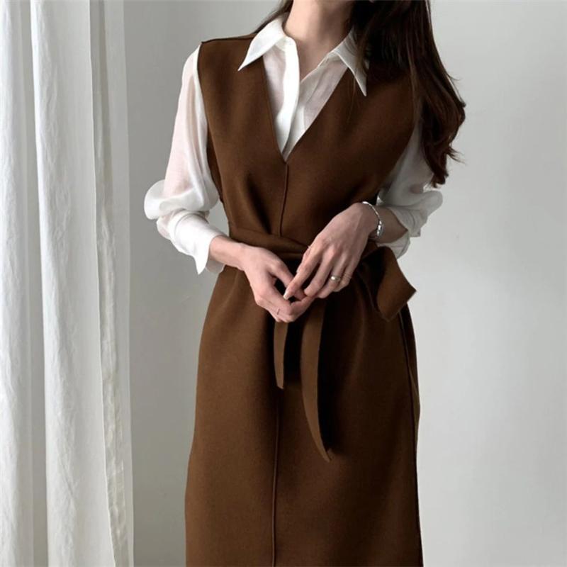 Sleeveless elegant V-neck woolen dress