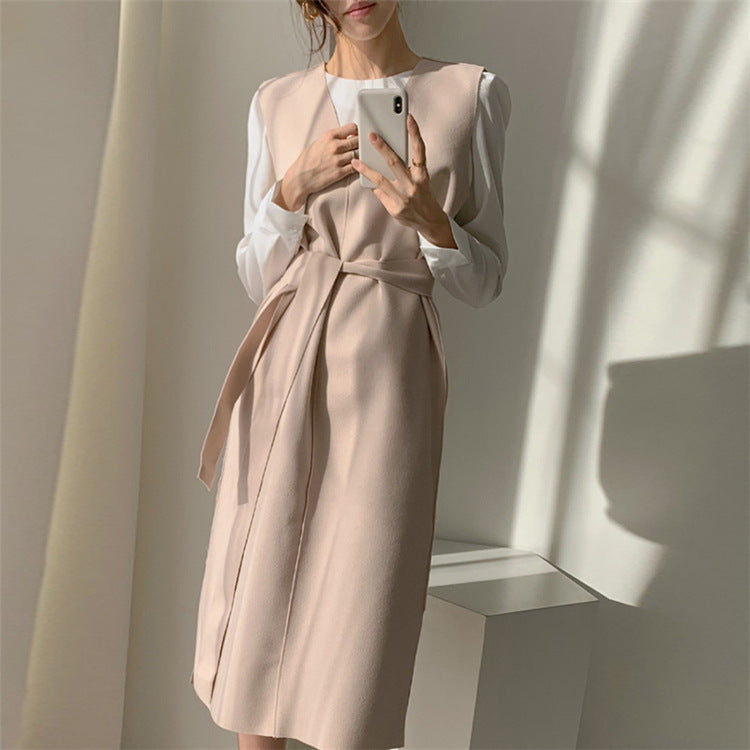 Sleeveless elegant V-neck woolen dress